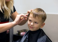 Как подготовить ребёнка к походу в парикмахерскую?