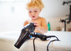 Можно ли сушить феном волосы ребенку?