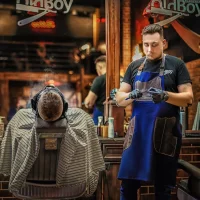 международная мужская парикмахерская oldboy barbershop на шереметьевской улице изображение 1